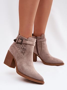 Botine cu toc Step in style  Botinele de damă marca JEZZI sunt o propunere elegantă cu caracter modern. Realizate din piele ecologică, arată stilat și feminin. Mode