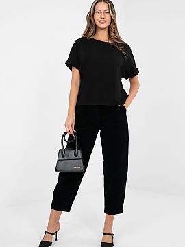 Bluzka Rue Paris  Bluza clasică cu croială oversize este un must-have în orice garderobă. Croiala lejeră asigură libertatea mișcărilor și confortul p