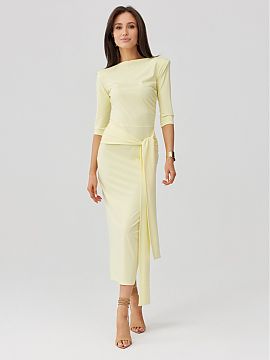 Rochie de zi Roco Fashion  Rochia elegantă cu croială slim pune în valoare frumos silueta, iar cordonul decorativ în talie subliniază formele feminine și confer�