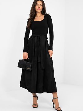 Fustă Italy Moda  Fusta midi eleganta cu croiala clopot este o alegere excelentă pentru femeile care apreciază clasicul cu o notă de modernitate. Modelul c