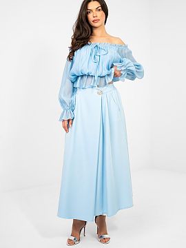 Fustă Factory Price  Această fustă midi elegantă este combinația perfectă între clasic și confort, fiind ideală pentru ziua de zi, pentru muncă sau pent
