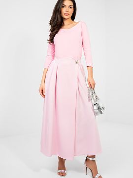 Fustă Factory Price  Această fustă midi elegantă este combinația perfectă între clasic și confort, ideală pentru purtarea zilnică, la birou sau la ocazi