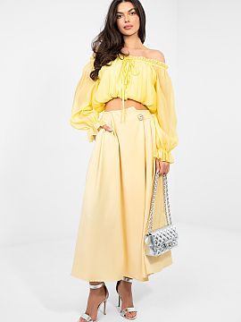 Fustă Factory Price  Această fustă midi elegantă reprezintă o combinație perfectă între clasic și confort, ideală pentru ziua de zi, pentru muncă sau p