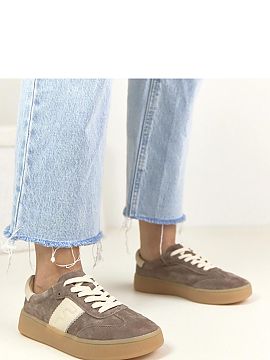 Pantofi de sport Solea  Pantofi sport eleganți și confortabili, care îmbină perfect relaxarea urbană cu eleganța atemporală. Realizați din piele naturală d