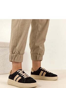 Pantofi sport pe platformă Solea  Pantofi sport clasici din piele naturală de înaltă calitate, care combină un design atemporal cu confortul zilnic. Partea superioară mo