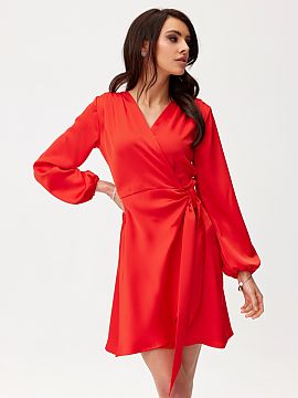 rochie formală Roco Fashion  Rochie realizată dintr-un material moale, satinat, care îi conferă un caracter extrem de elegant. Modelul suprapus cu legături în talie