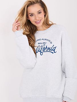 Bluză Factory Price  Bluza damă elegantă cu croială lungă este o propunere ideală pentru femeile care apreciază confortul și aspectul modern. Inscripțiil