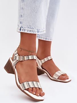 Sandale cu toc Step in style  Sandale clasice din piele ecologică pentru femei sunt o propunere universală, care se va potrivi perfect în multe stilizări, de la cele 