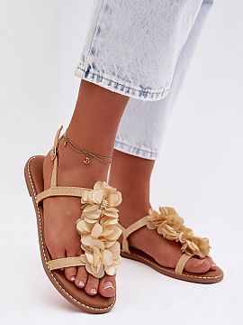 Sandale Step in style  Sandale elegante de damă din piele ecologică se remarcă prin finisajul lor elegant, cusut cu fir strălucitor, care le conferă un luciu 