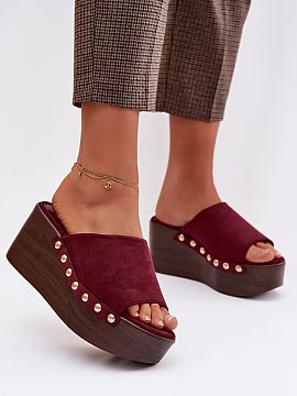 Sandale cu talpă tip pană Step in style  Șlapi pentru femei din piele ecologică sunt o propunere elegantă pentru ziua de zi. Talpa cu platformă asigură stabilitate și confort 