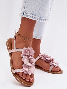 Sandaale Step in style  Sandale elegante de damă din piele ecologică se disting prin finisajul lor elegant cusut cu fir strălucitor, care le conferă o străluci