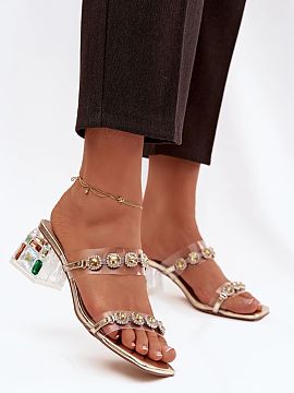 Încălțări cu toc Step in style  Papuci eleganți și feminini cu toc pentru femei sunt o propunere ideală pentru ocazii speciale și pentru stylinguri elegante. Cele două