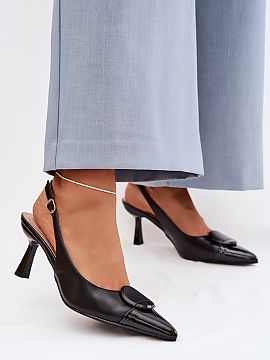 Sandale cu toc Step in style  Sandalele pentru femei realizate din piele ecologică sunt o propunere pentru femeile care apreciază stilul elegant și detaliile feminine.