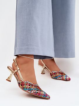 Sandale cu toc Step in style  Sandalele de damă realizate din panglici decorative reprezintă o propunere stilată pentru zilele mai calde. Vârfurile acoperite și ascu