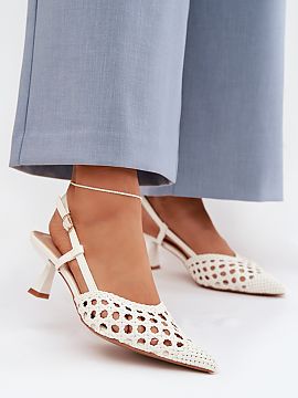 Sandale cu toc Step in style  Sandalele pentru femei realizate din împletitură decorativă sunt o propunere stilată pentru zilele mai calde. Vârfurile acoperite și a
