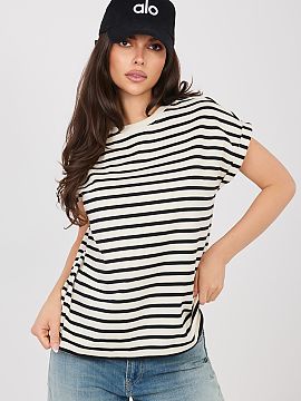 Tricou Sublevel  Tricou pentru femei de lungime standard, fabricat din bumbac gros de înaltă calitate, care asigură durabilitate și confort pe tot parcur