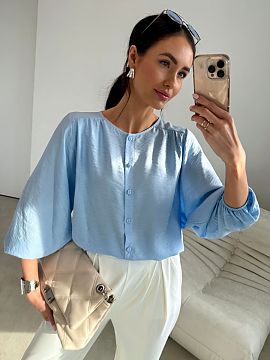 Bluzka Roco Fashion  Bluza ușoară și elegantă cu croi lejer, cu mâneci subtil căzute și închidere delicată cu nasturi combină confortul cu o estetică 