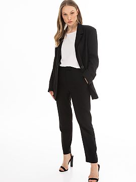 Sacou awama  Elegant sacou de in dintr-un design atemporal, care completează perfect atât ținutele formale, cât și cele de zi cu zi. Croiala simplă