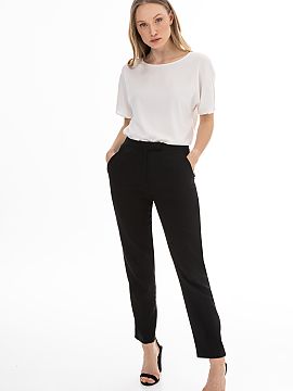 Pantaloni de damă awama  Pantaloni eleganți din in cu croială atemporală, care combină confortul cu stilul clasic. Croiala simplă, ușor conică se așează fru