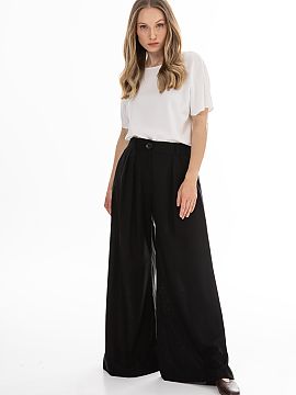 Pantaloni de damă awama  Pantaloni eleganți cu picior larg și croi modern și lejer. Talia înaltă subliniază frumos talia, iar pliurile din față conferă silu