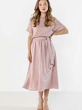 rochie de zi awama  Rochie midi lejeră, într-un model feminin și lejer, este o propunere ideală pentru zilele calde. Gâtul simplu subliniază delicat linia