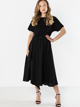 rochie de zi awama  Rochia midi lejeră, într-un stil feminin și liber, este o propunere ideală pentru zilele calde. Gâtul simplu subliniază subtil linia g