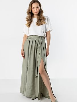 Fustă lungă awama  Fusta maxi lejera într-un stil feminin, care combină confortul și stilul. Talia înaltă subliniază talia, iar banda largă adaugă un c