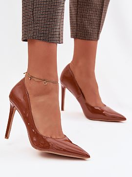 Pantofi cu toc subţire (stiletto) Step in style  Cei cuie din piele ecologică lucioasă sunt o propunere elegantă care subliniază stilul feminin. Partea superioară lucioasă conferă ca