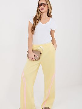 Pantaloni de trening Rue Paris  Pantaloni de trening pentru femei sunt o propunere confortabilă și elegantă pentru fiecare zi, ideală pentru femeile care apreciază con