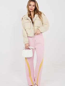 Pantaloni de trening Rue Paris  Pantaloni de trening pentru femei sunt o propunere confortabilă și stilată pentru zi de zi, ideală pentru femeile care apreciază confor