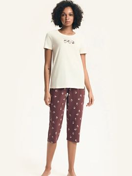 Pijama Henderson  Pijama feminina criada para conforto e liberdade durante o sono e relax em casa. O conjunto é composto por uma camiseta de manga curta com 