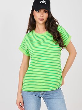 tricou Relevance  Tricou clasic de damă într-un stil casual, ideal pentru ziua de zi și diverse ocazii cotidiene. Modelul cu lungime standard are mâneci s