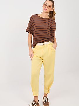 Pantaloni de trening Italy Moda  Pantaloni de damă din material de trening în stil casual, creați pentru confortul purtării zilnice. Modelul cu un design simplu se potri