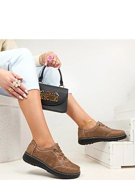 Pantofi de tip semi-sport Solea  Elegante și confortabile pantofi slip-on cu detalii ajurate sunt o alegere perfectă pentru fiecare zi. Modelul se remarcă prin șireturil