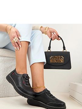 Pantofi de tip semi-sport Solea  Elegantne și confortabile slip-on-uri ajurate sunt o alegere excelentă pentru uzul zilnic. Modelul se remarcă prin șireturi la modă, de