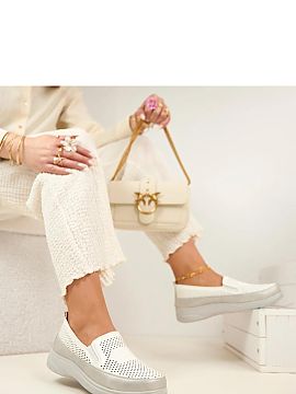 Pantofi de tip semi-sport Solea  Pantofii eleganți perforați sunt o propunere excelentă pentru persoanele care apreciază confortul și aspectul modern. Partea superioar�