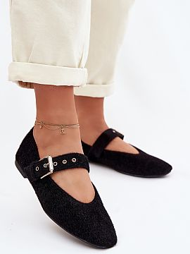 Balerinki Step in style  Balerinii damă confecționați din material cu structură similară părului sunt un model elegant cu un aspect original. Talpa plată asig