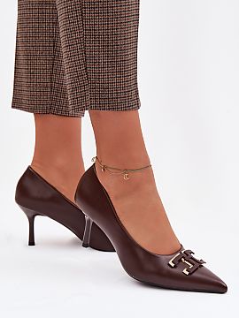 Pantofi cu toc subţire (stiletto) Step in style  Tocuri de damă realizate din piele ecologică sunt o propunere atemporală pentru ținutele elegante. Vârfurile ascuțite subțiază optic