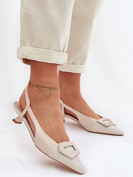 Sandale cu toc Step in style  Sandalele cu toc mic pentru femei sunt o propunere elegantă, ideală pentru ocazii speciale. Modelul are vârf ascuțit și acoperit, confe