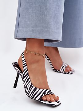 Sandale cu toc Step in style  Elegantne sandale pentru femei din piele ecologică sunt o alegere perfectă pentru ocaziile de vară, când dorești să îmbini stilul cu 