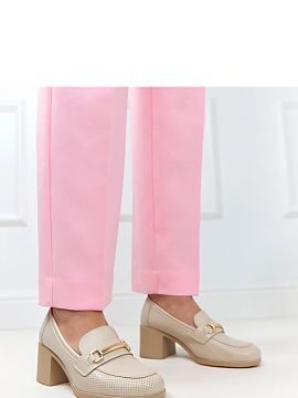 Pantofi cu toc simplu Solea  Pantofii stilati, cu design perforat, din piele ecologică sunt o propunere ideală pentru zilele mai calde. Perforațiile delicate le confe