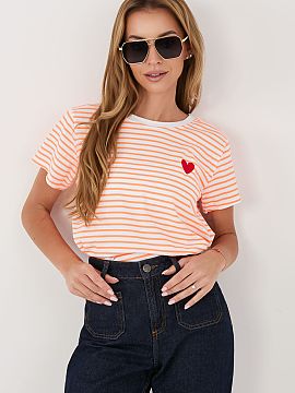 tricou Italy Moda  Tricou elegant pentru femei cu dungi atemporale, ideal pentru ținutele de zi cu zi, casual. Designul clasic se potrivește perfect atât cu