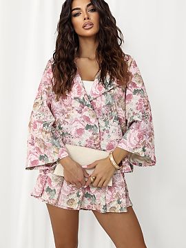 Sacou Italy Moda  O sacou elegant pentru femei cu un imprimeu floral deosebit, care combina perfect clasicul cu stilul modern. Ideal pentru diferite ocazii, s