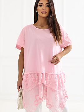 Bluză Italy Moda  Bluza feminină deosebită în stil boho, care îmbină confortul cu o eleganță subtilă și feminină. Modelul cu croială mai lungă are