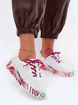 Pantofi cu platformă Step in style  Pantofii sunt o propunere confortabilă și stilată pentru fiecare zi. Ușori și confortabili, se vor potrivi perfect pentru utilizarea zi