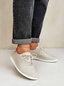 Pantofi de tip semi-sport Step in style  Pantofi pentru femei din piele naturală, asigură durabilitate și eleganță. Cu talpă plată. Vârfuri rotunjite. Șireturi pentru o pot