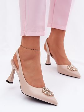 Sandale cu toc Step in style  Elegantele sandale pentru femei de la marca Vinceza sunt o alegere excelentă pentru ocazii speciale. Fabricate din piele ecologică, arată