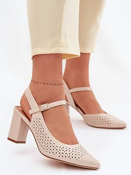 Sandale cu toc Step in style  Sandalele de damă din piele ecologică sunt o propunere elegantă pentru zilele de vară, care combină eleganța cu confortul. Decorațiun