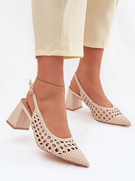 Sandale cu toc Step in style  Sandale pentru femei cu toc sunt o propunere elegantă creată pentru ocazii speciale. Aspectul lor stilat atrage atenția, iar vârfurile a