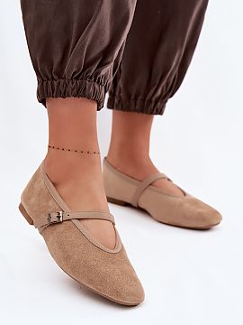 Balerinki Step in style  Balerinii damă din eko-suede sunt o propunere elegantă și confortabilă pentru fiecare zi. Materialul moale conferă încălțămintei un